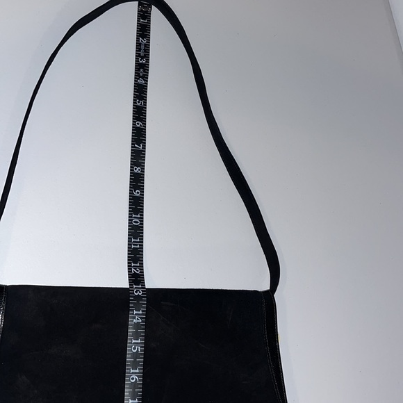 Etienne Aigner suede and leather shoulder with a flap front. Good condition - Picture 4 of 7